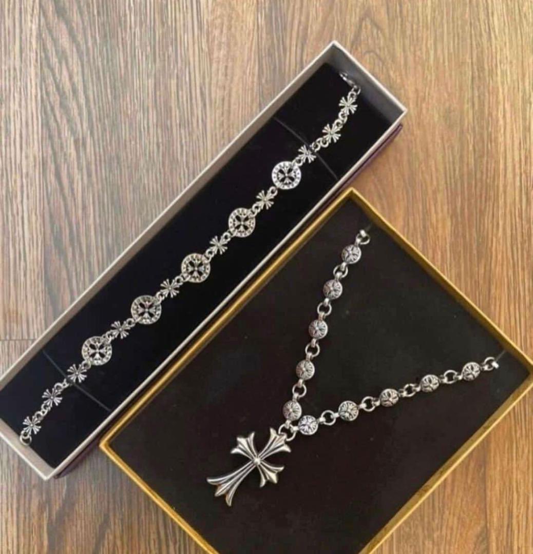 AVAILABLE IN STORE AS SEEN 👁️ LUXURY NECKLACES 🔥 Price & Features: Dm for prices Dm to order Call/WhatsApp : 09030716566, 09114661340 Worldwide delivery ( Within and outside Nigeria) 🌎 PAYMENTS VALIDATES ALL ORDERS 💰