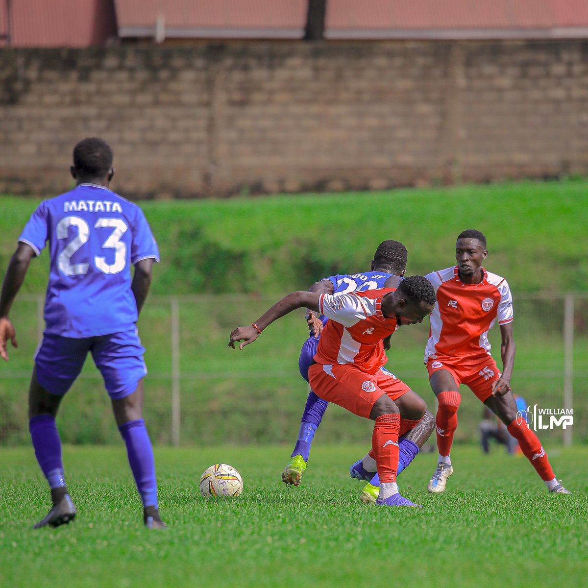 Uganda premier league: Busoga pick a massive away win to boost their survival chances.

Express FC 1-2 Busoga United 

#SportsBlaze #StartimesUPL #AfricanFootball 
📸 @WilliamLmp