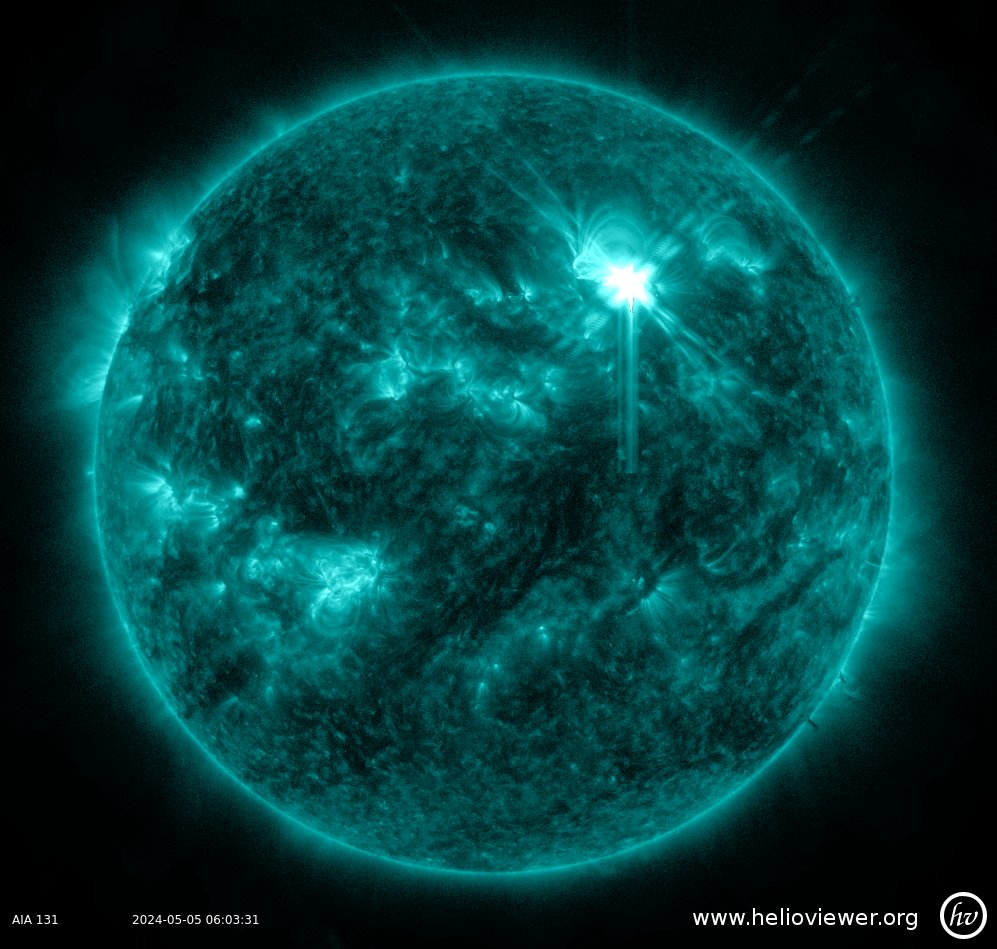 #SolarCycle25: the Sun really goes BRRRT! Look at that X-ray flux! Flare after flare, 3 X-class flares, about ~15 M-class flares in the past 7 days. Look at the baseline climbing! With all the flares in the past 24hrs, there *have* to be some CMEs coming at least partly our way?