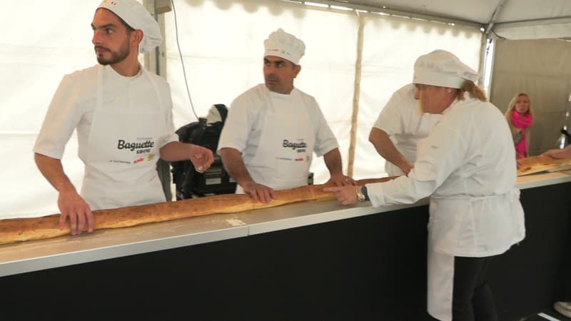 'Incroyable ! Au Suresnes Baguette Show, 12 boulangers de la Confédération Nationale de la Boulangerie-pâtisserie Française ont battu le record du monde avec une baguette de 140,53 mètres ! 稜👏 #RecordDuMonde #SuresnesBaguetteShow' 