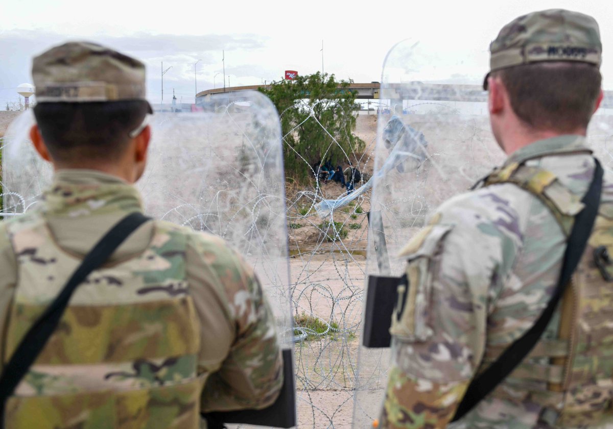 Texas National Guard Engineers, assigned to Joint Task Force Lone Star Special Response Teams, reinforce multiple points along the border with Mexico and stand as a deterrent to illegal entry. #OperationLoneStar