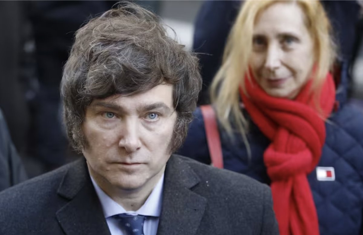 marielfitz's tweet image. Dos años antes de asumir como secretaria general de la Presidencia, Karina Milei manejó una sociedad juntos con sus padres creada en Florida, Alkary Investments, que compró 4 departamentos en condominios en Miami x USD 2,7 millones entre 2018 y 2019, según consta en documentos…