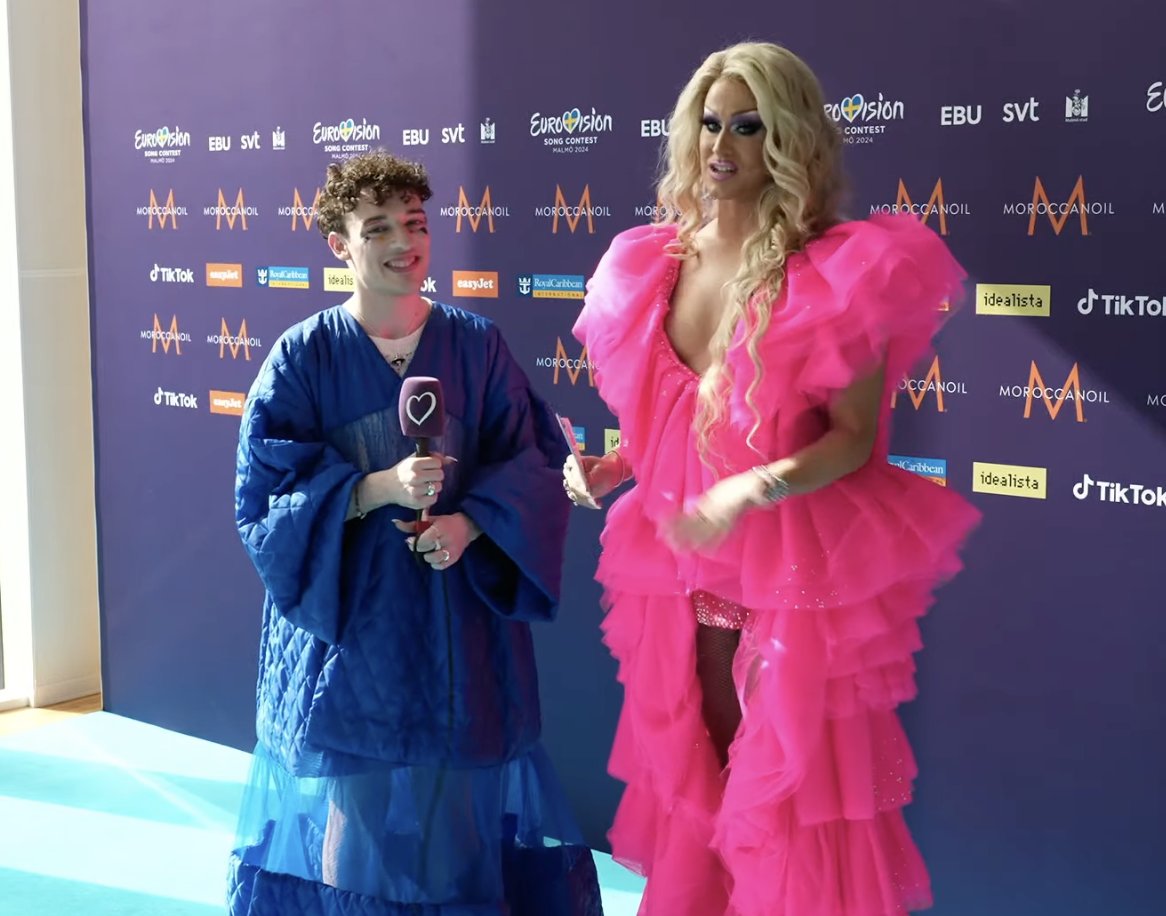 🇨🇭İsviçre | Artık eminim. Nemo'nun kıyafetlerini seçen kişi Yıldız Tilbe olmalı.

#Eurovision #Eurovision2024 #TurquoiseCarpet