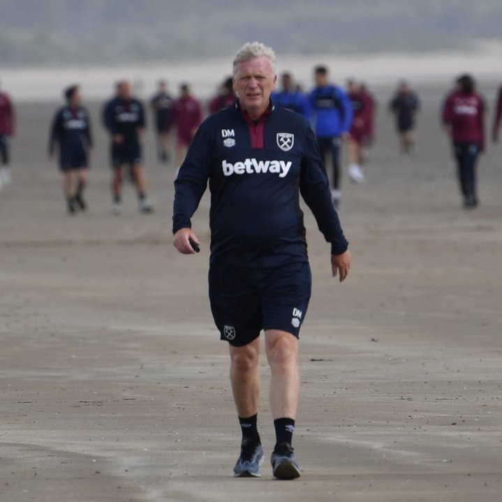 David Moyes leading West Ham's training of late 🏖️