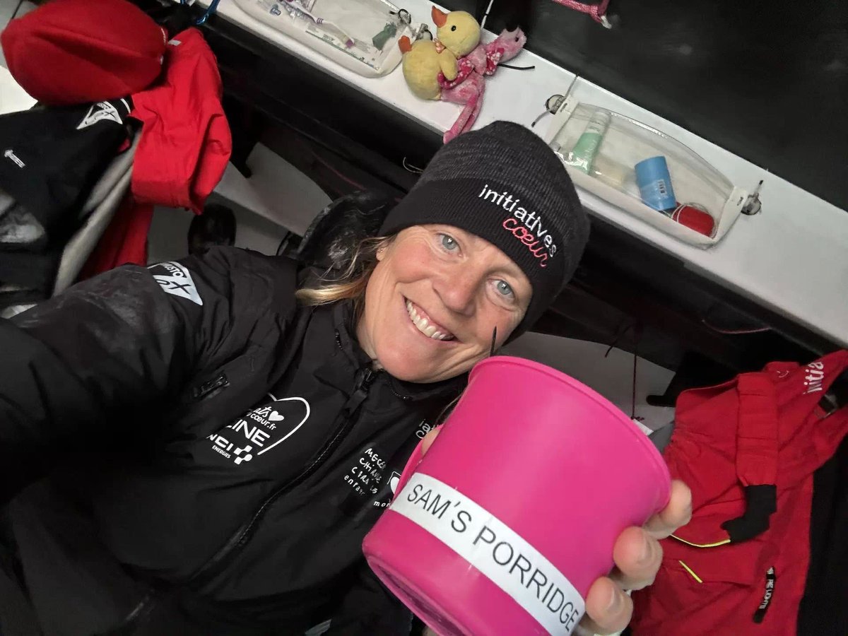 baiedemorlaix's tweet photo. Elle ne fait pas beaucoup de bruit mais Sam Davies réalise une superbe course. Et avec le sourire
https://t.co/wRA2llJf3y
@samanthadavies @The_Transat_CIC @ImocaGS https://t.co/eJRyjNOm8l