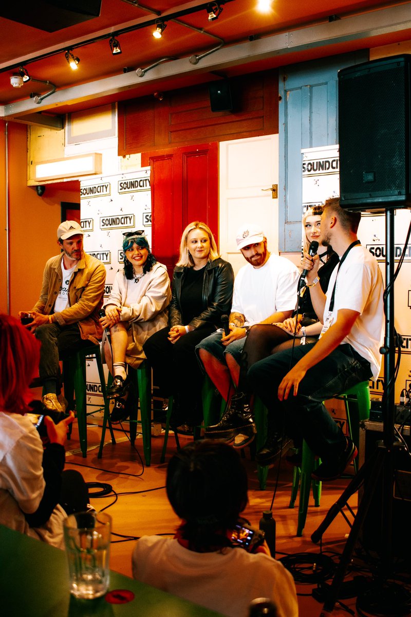 An unreal in-conversation with Crawlers and Boot Music at Bundobust! Such an insightful session hearing about the writing process of their debut album, The Mess We Seem To Make, and their journey as a band💋🐵✨ #crawlers