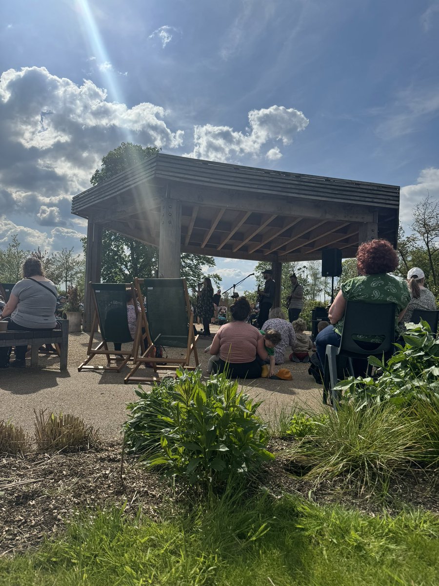 jackmatthewince's tweet image. #RHS bridgewater rocking the day with the fabulous band #stringbeans on a sunny Manchester afternoon