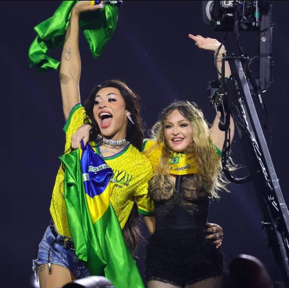 Camisa do Brasil é símbolo de orgia, viadagem e putaria! Acabei de jogar a minha fora. Repassem para todo cidadão de bem e de família. 🆘🗣️