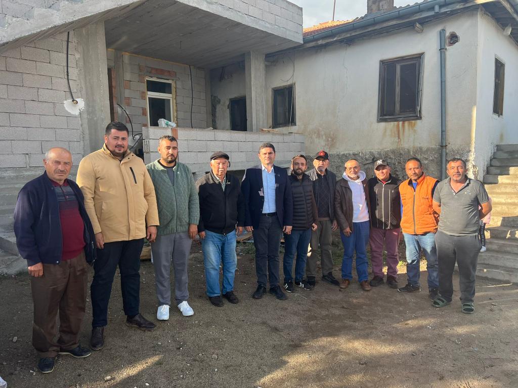 skbld's tweet photo. ✅Güzel şehrimizin hiçbir yerinde, kimse kendini yalnız hissetmeyecek.

✅Belediye Başkanımız Sayın Mustafa Koçak, Deliller Mahallemizde, muhtar ve mahalle sakinlerimiz ile bir araya gelerek, planlanan ve önerilen çalışmalar konusunda, değerlendirme ve incelemelerde bulundular. https://t.co/2oJD7qzx6t