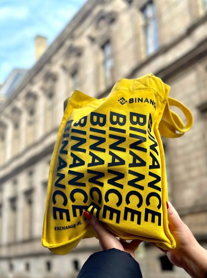 Shopping complete ✅ 📸 @dianabinance