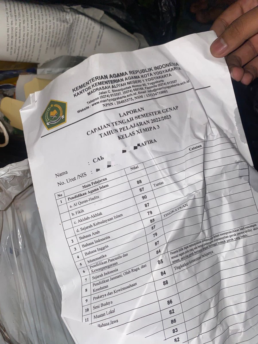 merapi_uncover's tweet photo. yang merasa membuang sampah sembarang didepan rumah Saya di perumahan daerah karangmloko palagan mohon itikad baiknya, sudah ketahuan membuang 2x dihari yang berbeda, terakhir baru saja  jam 9 malam, mau ketangkap keburu kabur pakai motor matic yamaha sesuai difoto buku servis by @__RAYDOX