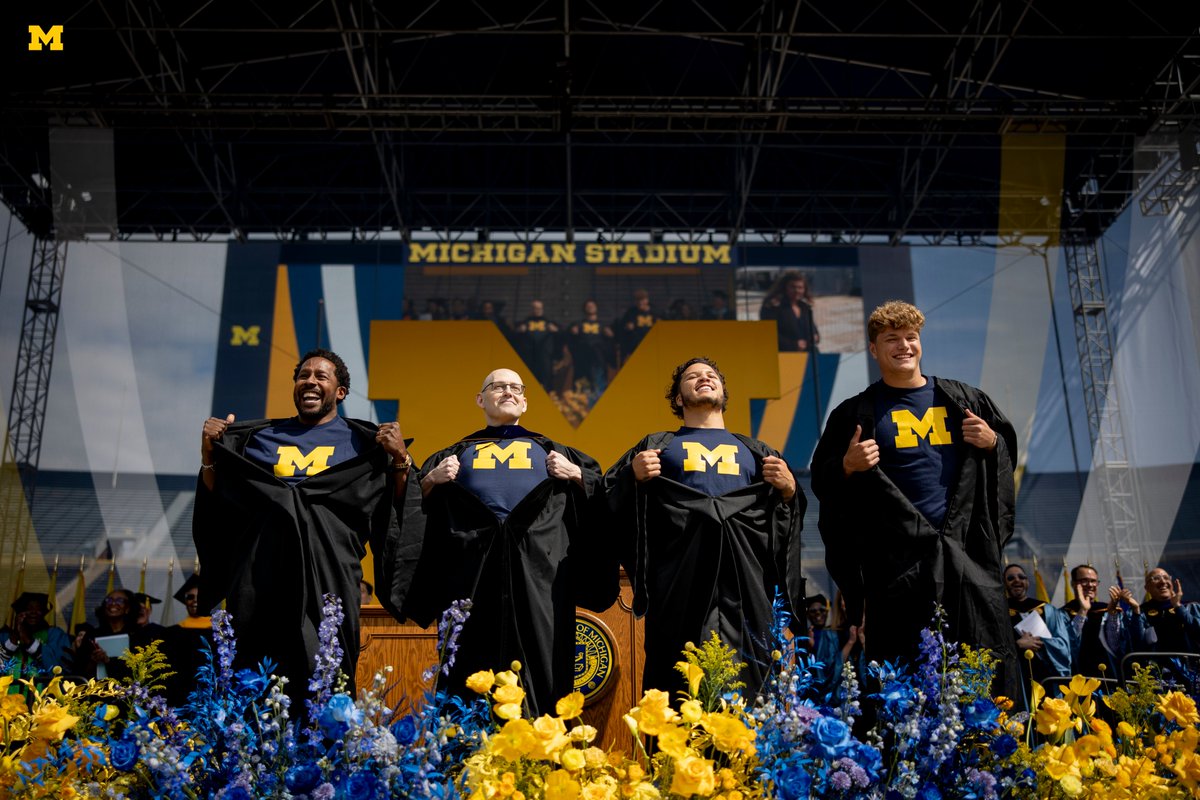 We're still thinking about this 〽️agic moment by @BradMeltzer 👏 📸: @LeadersAndBest #MGoGrad