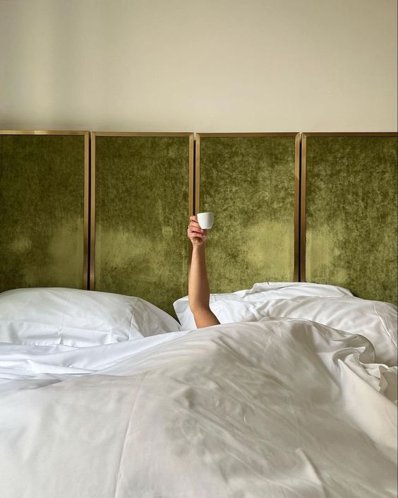 Sundays are for lattes in bed  ☕

#leelaecospa #calgary #yyclocal #esthetics #selfcare #calgaryspa #yycwellness #yycspa #yycnails #yychealth  #yycbeauty #todocalgary