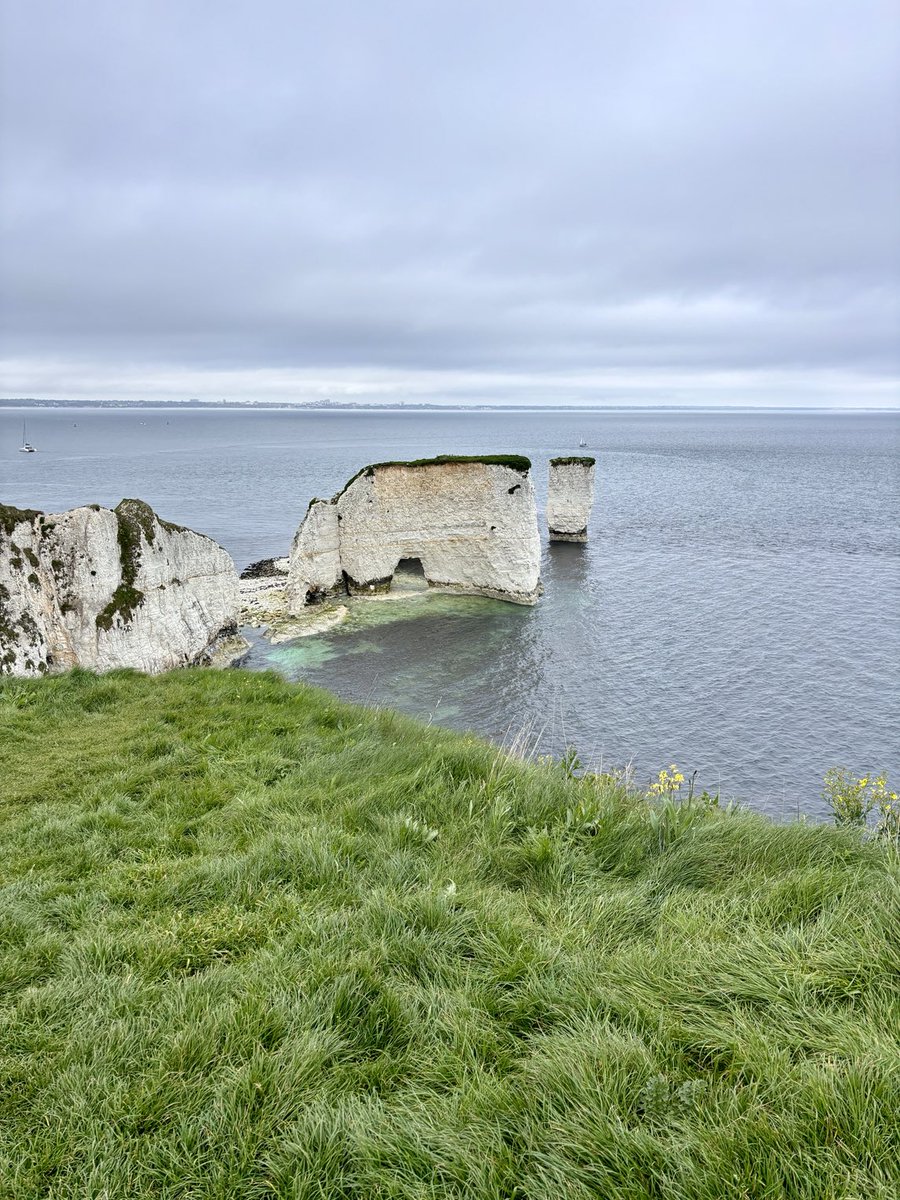 Can you beat this view? Old Harry Rocks ⁦@nationaltrust⁩. Post your Sunday Bank Holiday pics if you think you can best it!!