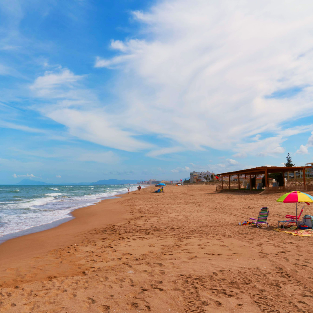 🏖️ Enjoy the sun, the sand, and the sea with your family at these beaches on the Valencian provinces' coasts:

El Saler and Xeraco in #Valencia
Sur Peñiscola and De la Concha in #Castellón
El Arenal and La Glea in #Alicante

👉 tinyurl.com/y8unxrz8

#VisitSpain #SpainCoast