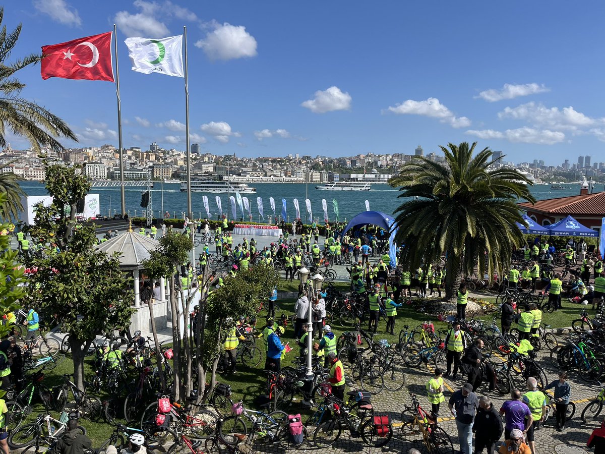 🚴11. Bisiklet turumuz,
👉Sağlığın keyfini birlikte sürelim sloganıyla,
👉Tarihi Yarımada'da
👉İstanbul Valimiz ve Binlerce gönüllümüzün katılımı ile gerçekleşti. @gul_davut 
#YeşilayVarsaHayatVar #Yeşilay #YeşilayBisikletTuru #sagliginkeyfinibirliktesurelim #Kadkıköy