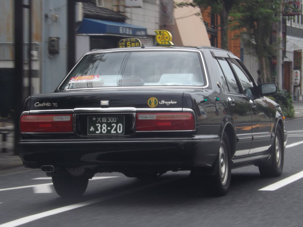 以前大阪府内で見かけた日産セドリック ブロアムの個人タクシー。現在
