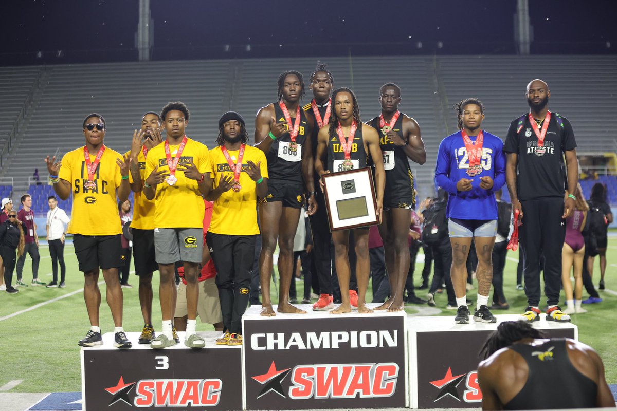 𝗣𝗼𝗱𝗶𝘂𝗺 𝗔𝗹𝗲𝗿𝘁 🚨

Men’s 4x100 Meter Relay is in the books 📚

🥇Arkansas-Pine Bluff - <a href="/UAPBLionsRoar/">𝐆𝐨𝐥𝐝𝐞𝐧 𝐋𝐢𝐨𝐧𝐬 𝐀𝐭𝐡𝐥𝐞𝐭𝐢𝐜𝐬</a> 
🥈Southern - <a href="/SouthernUsports/">Southern University Jaguars</a> 
🥉Grambling State - <a href="/GSU_TIGERS/">Grambling State Athletics</a> 

#SWACTF | #BuildingChampionsForLife