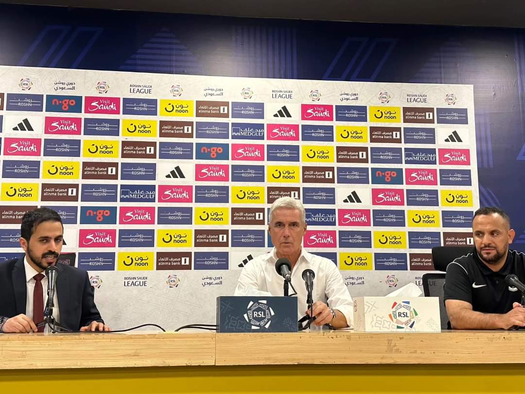 مدرب #النصر، لويس كاسترو النصر قد وصل إلى النهائي، وهذا رائع! لقد مرت 10 سنوات منذ آخر مرة شهدنا فيها النصر في النهائي، و34 سنة منذ آخر مرة فاز فيها بالكأس نحن على بُعد شهر من النهائي لذا لا أستطيع التأكيد على من سيكون جاهزًا في ذلك الوق ولكن هناك إمكانية أن يكون غريب