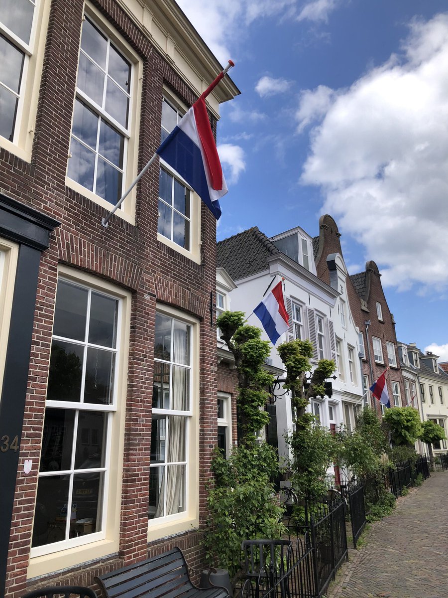 Vrijheid moet je blijven vieren. #bevrijdingsdag2024 #goudestein #maarssen #langegracht #stichtsevecht #commitee4en5mei #freedom #bevrijding #vrijheidsvuur #kranslegging #celebratefreedom #vrijheid #5mei #sundaywalk