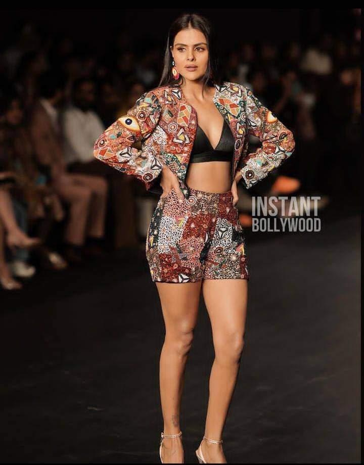 Pri as a showstopper at Bombay Times Fashion Week✨💜

#PriyankaChaharChoudhary #ankitgupta #priyankit