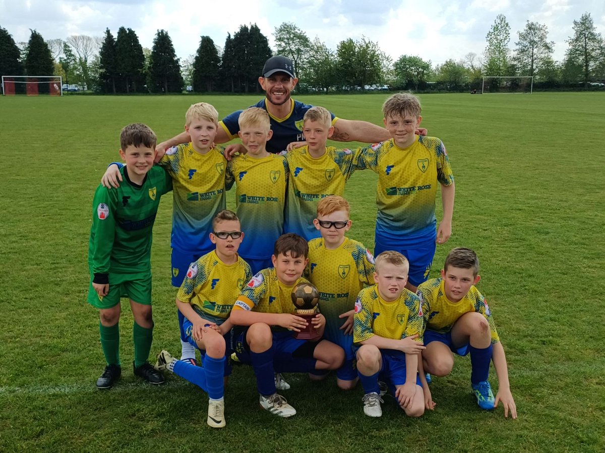 Huge congratulations to our U10s Blues who won the @midlincsfooty Bryan Smith trophy today. Some brilliant football on show from all the players involved 🟡🔵