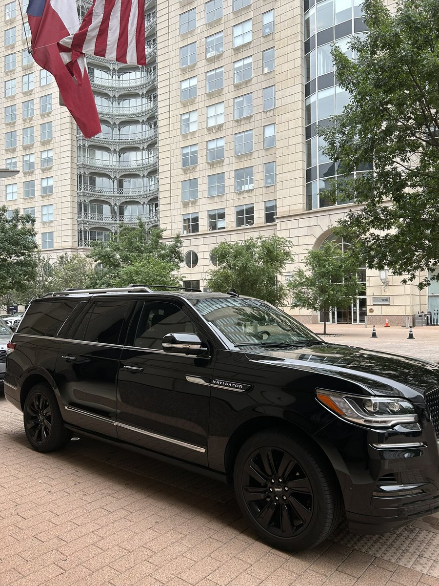 The Navigator is the perfect car for any long distance trip!

Call us at 225-928-5466 to see availability.

#transfer #SmallBusiness #primetransportation #luxurytransportation #localbusiness #hotelcrescentcourt