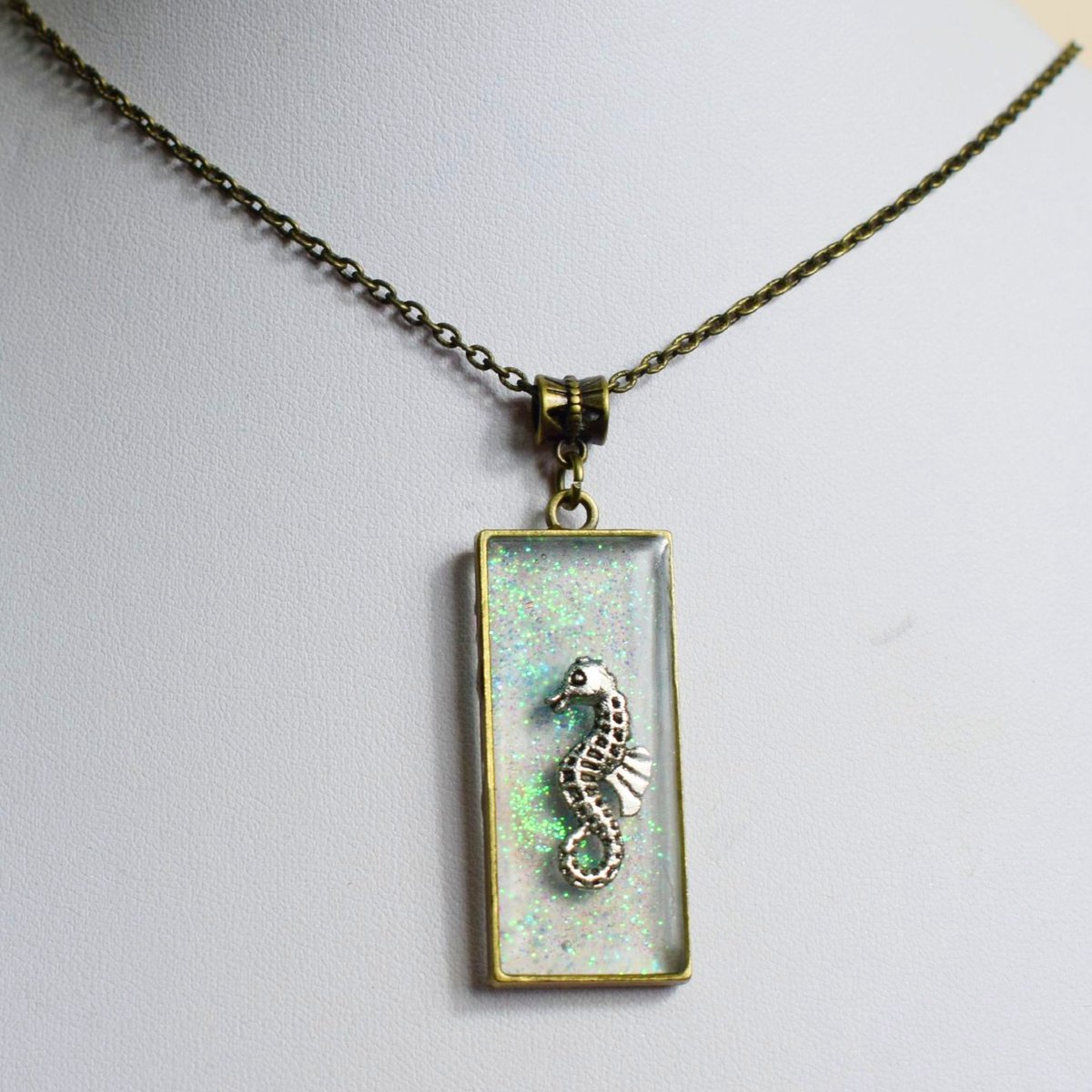If the sun is making you think of days by the sea how about this lovely seahorse necklace to wear when you do go. Get 21% off with code 21AGAIN too! #seahorse #SummerVibes #folksyseller folksy.com/items/8273859-…