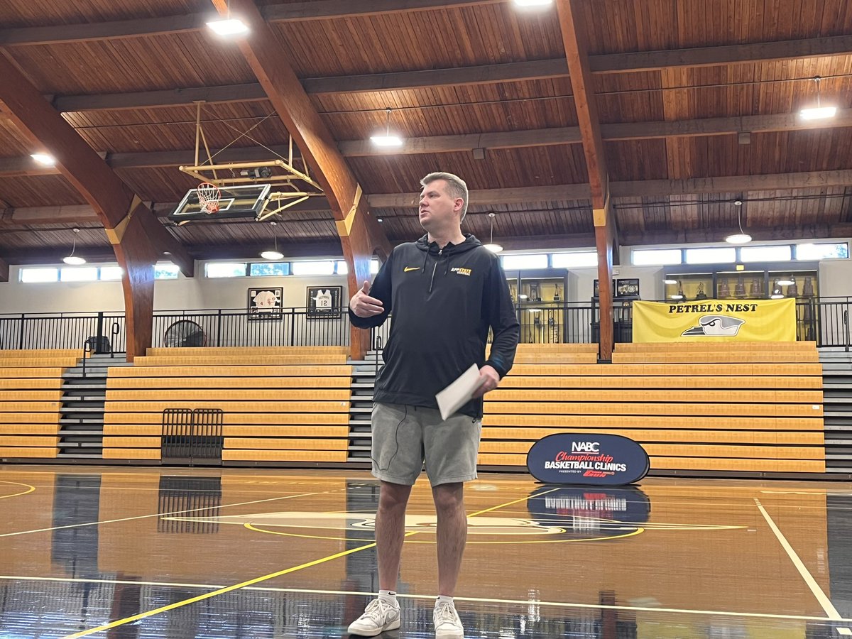 Head coach Dustin Kerns spent the morning speaking at the @NABC1927 coaching clinic in Atlanta. It is one of five national coaching clinics featured this spring by the NABC. #TakeTheStairs