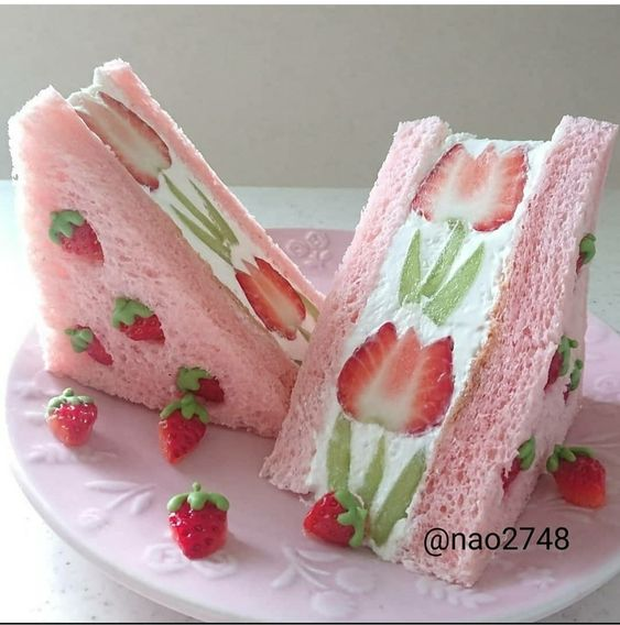 daily_dolce's tweet photo. Pink strawberry sandwiches made by nao2748 https://t.co/Qytztk0zJT