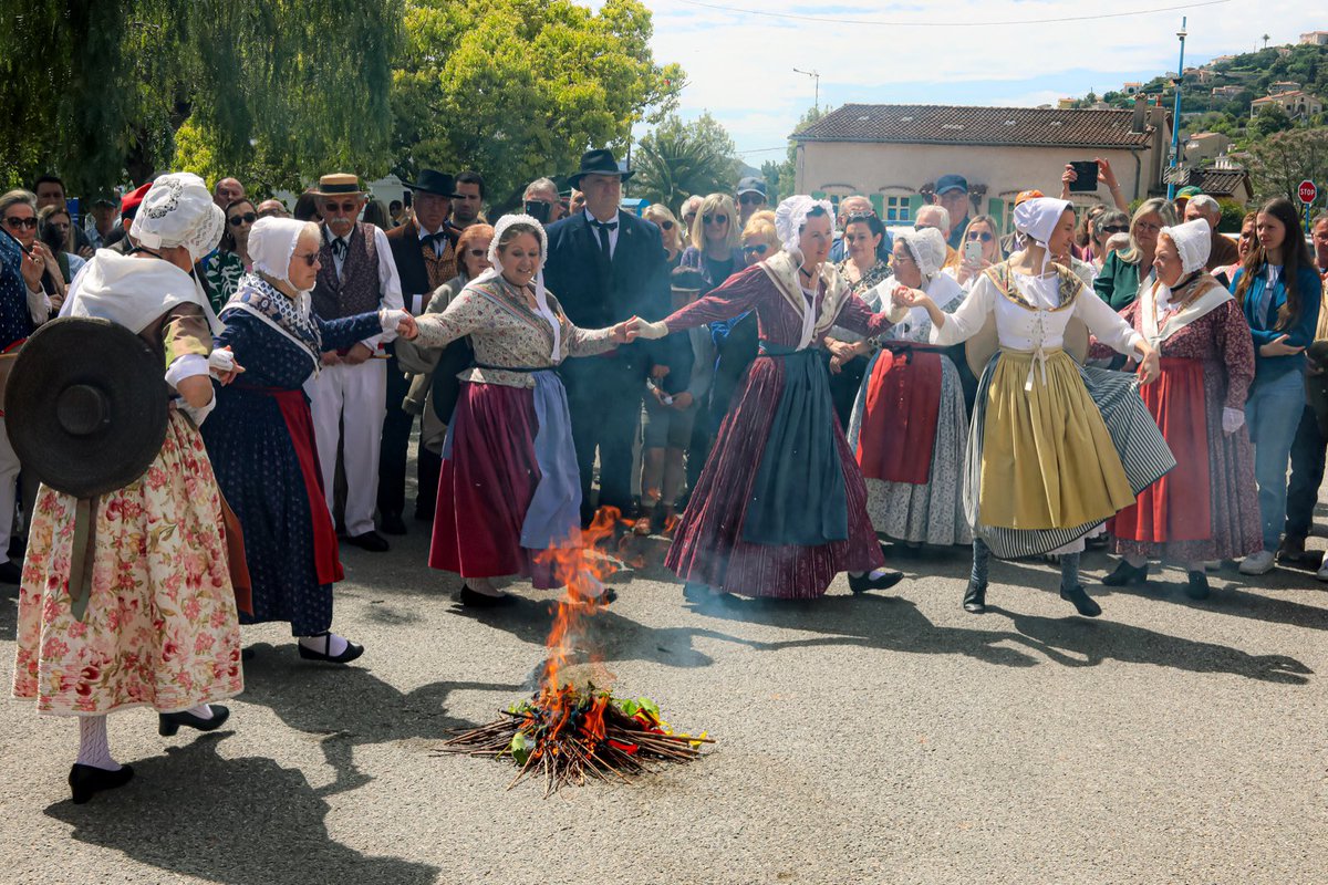 Fête de la Saint-Pons. La Provence célèbre ses racines chrétiennes et agricoles. Un voyage du passé vers l’avenir dans ce quartier cher à mon coeur. La transformation bat son plein. Le + grand projet de rénovation urbaine entrepris par Mandelieu avec un chantier de + de 50.000 m2