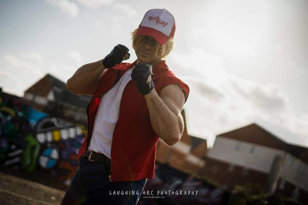 Round 1, Fight! Ph @laughingorc #cosplayers #photooftheday #me #fitness #comiccon #photo #makeup #hair #fitfam #model #photography #bodybuilding #snk #retro #ok #biceps #terrybogard #kof #kingoffighters #fatalfury #KingoftheNorthCosplays.