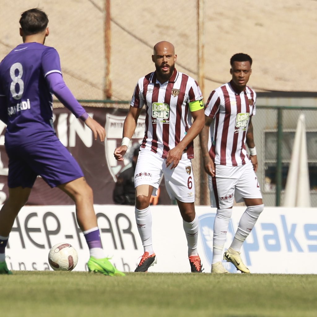 Trendyol 1. Lig'in 33. hafta maçında Bandırmaspor, sahasında karşılaştığı Ankara Keçiörengücü'nü 2-1 mağlup etti. ⚽️ 22' M. Dembele ⚽️ 41' M. Djitte ⚽️ 63' Mustafa Çecenoğlu
