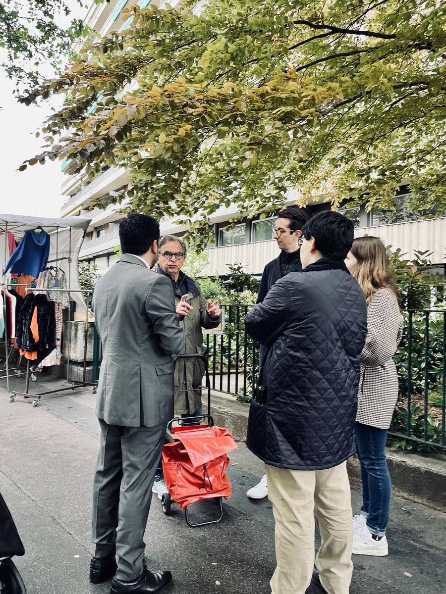 Ce matin, avec le @RNJ92_ et le @RNational_92 , nous nous sommes rendus sur le marché à #BoulogneBillancourt ! Un grand merci à @AlexandreVaraut pour sa présence ! 🇫🇷🚀

Un accueil incroyable ! Les passants venaient directement nous prendre des tracts ! 
#VivementLe9Juin #RN