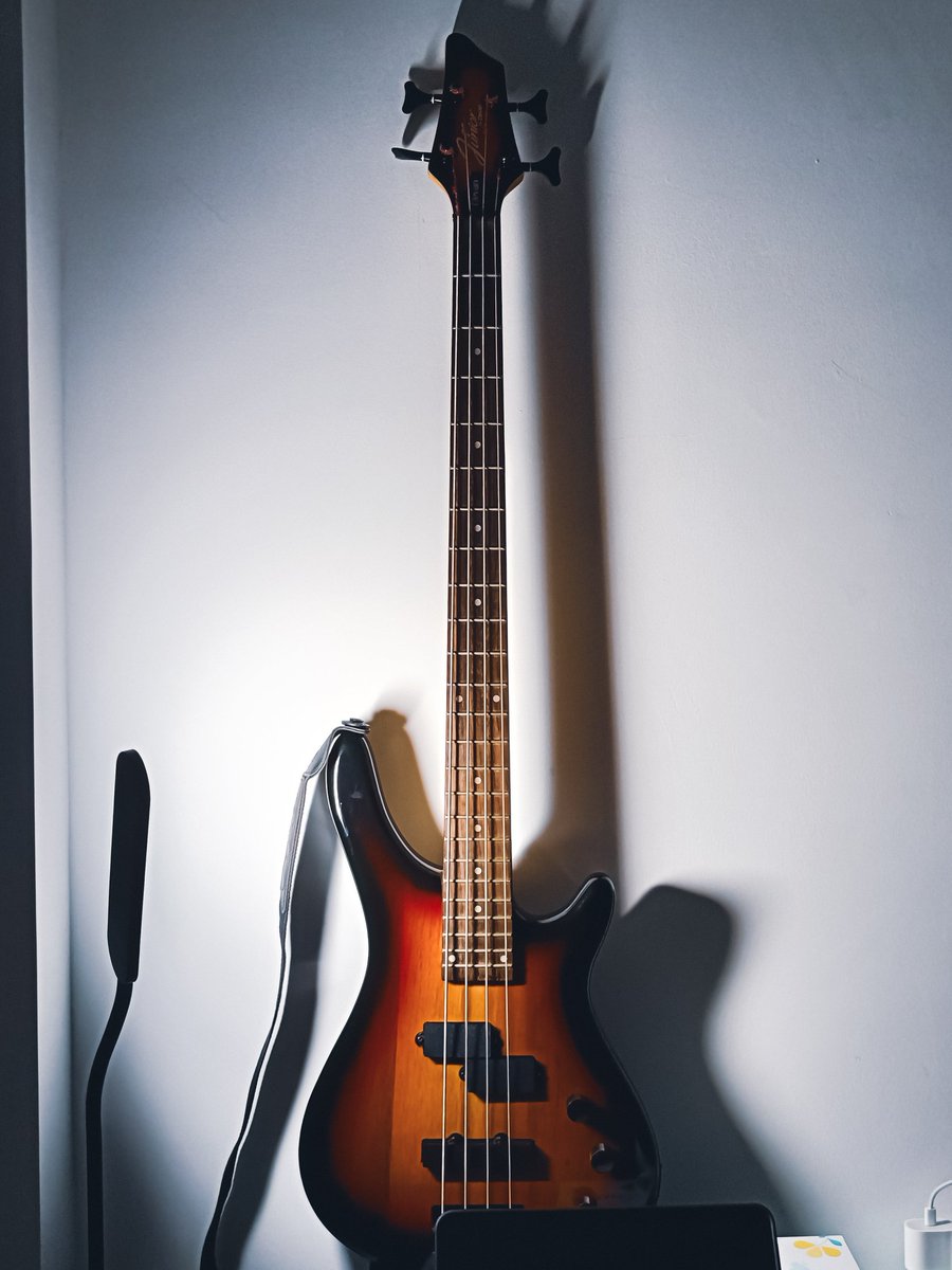 sl7_music's tweet photo. Feuer.
#starlinkmusic #starlink #music #guitar #song #songs #bass #bassguitar #musicband #worldofmusic #yamahaguitar #yamaha #squier #clevan #ibanez #ibanezguitar #ibanezgio #electricguitar #drums #dicketitten #rzk #paullanders #rammstein #lifad #metallica #nirvana https://t.co/bapEAYxNXT