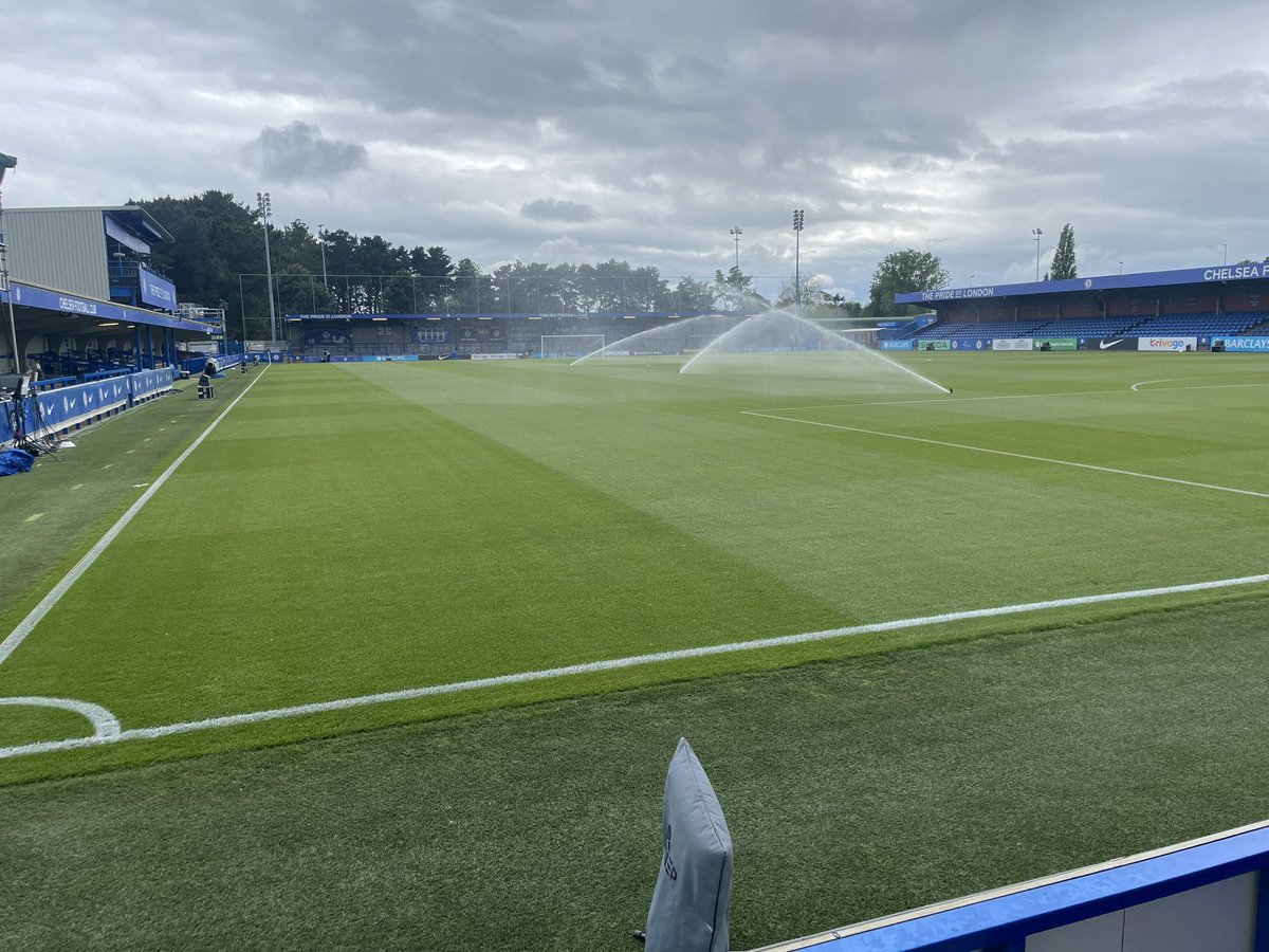 Well, well, well. There is a twist in the @BarclaysWSL title race and Chelsea are back in it now. Added drama ahead of Emma Hayes’ final home game in charge against Bristol City live on @talkSPORT2 with @JennaSchillaci @izzyminter and me! #cfcw