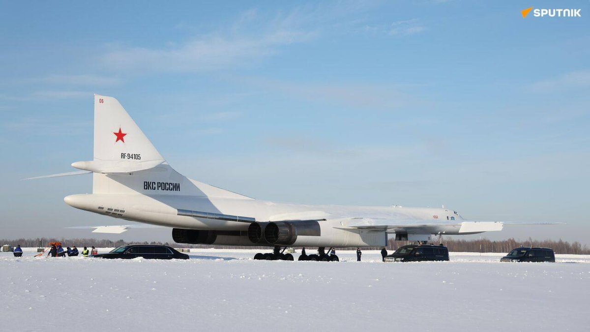 .

#Putin, 'Tu-160M bombardıman uçağına benzer askeri bir teçhizatın dünyada bulunmadığını' belirtti..

'Dünyada böyle bir donanım, bu hızda çalışan, nükleer silah taşıyabilen süpersonik, stratejik bir uçak yok..'

#UkraineRussianWar

.