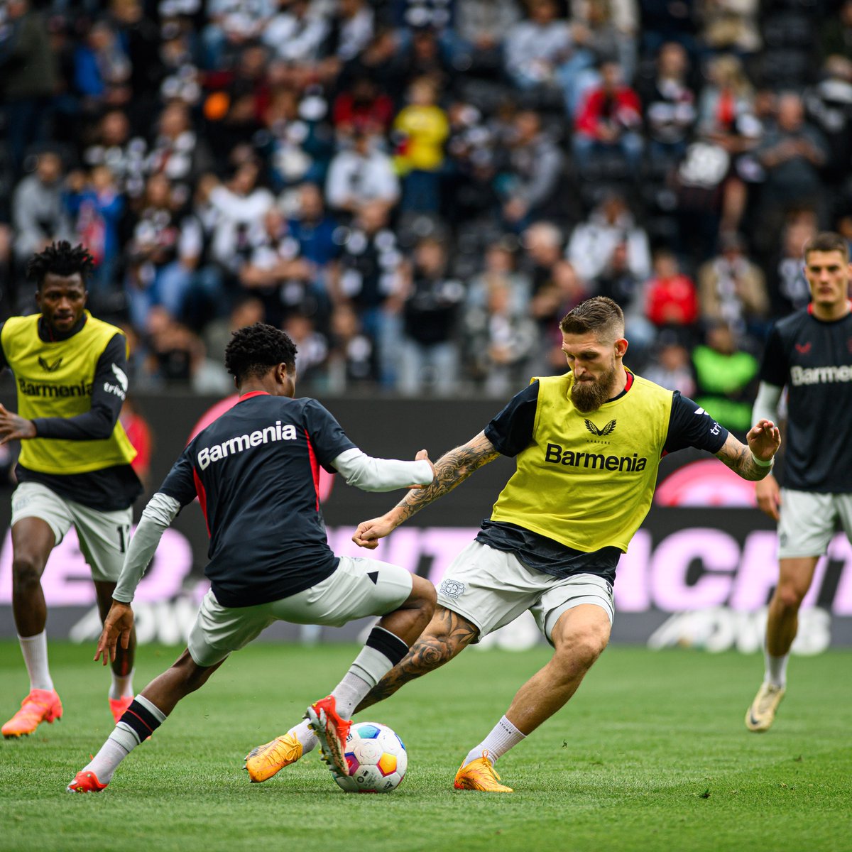 Ready. 👊⚫️🔴

#SGEB04 | #Bayer04 #Werkself