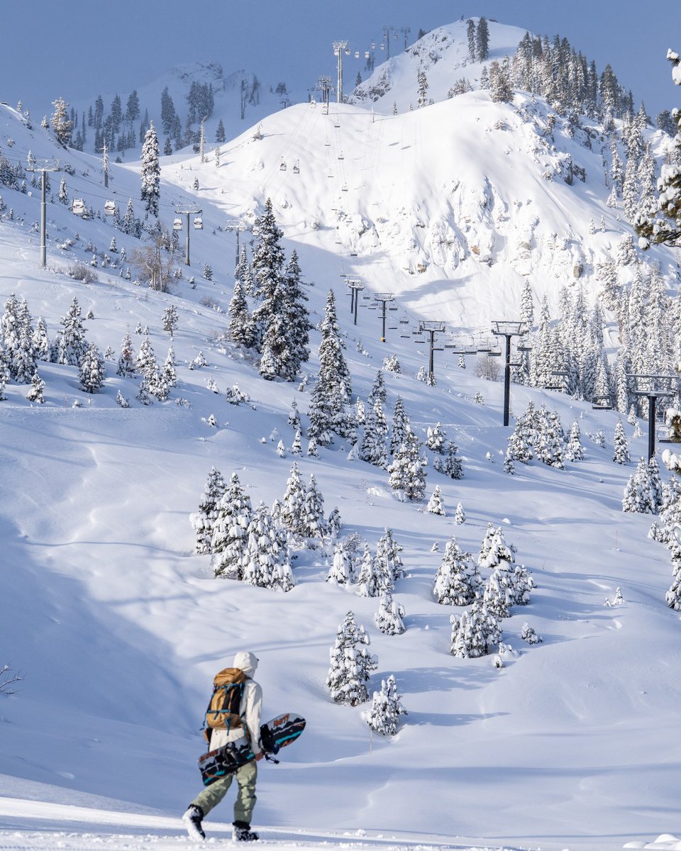 ❄️ 26 INCHES IN 24 HOURS... IN MAY ❄️

Our teams are hard at work this morning getting the mountain ready for one of the best May powder days in recent memory, but some patience will be required as we do expect delayed openings. #SpringSkiingCapital

📷 Blake Kessler