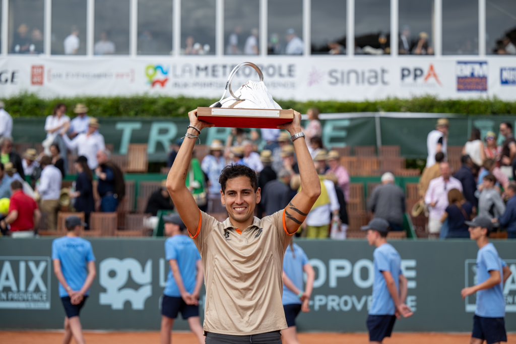 Fin du suspens à l’Open Aix Provence Crédit Agricole… Une finale très intense, où Alejandro TABILO surclasse Jaume Munar (6/3 6/2) et remporte la 11ème édition 🏆👏🏻 📸 @Naverty #OAPCA #tennis #sport #provence