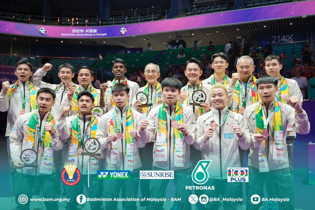 🥉Terima kasih atas perjuangan for our first podium finish in 8️⃣ years! 

Tahniah! Let’s build on this momentum, team! 🇲🇾 

#GemilangkanLagi
#BadmintonMalaysia 
#DemiMalaysia