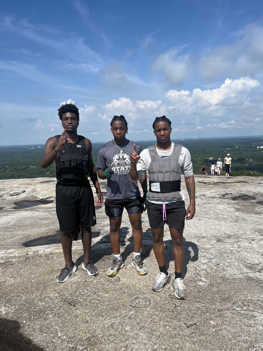 Sunday funday, hiked Stone Mountain with 50 pound weight vest @BTWFOOTBALL1 @51Gameday @CoachCPrather @jaydanT2025 @JordanT2025 #FindAWay