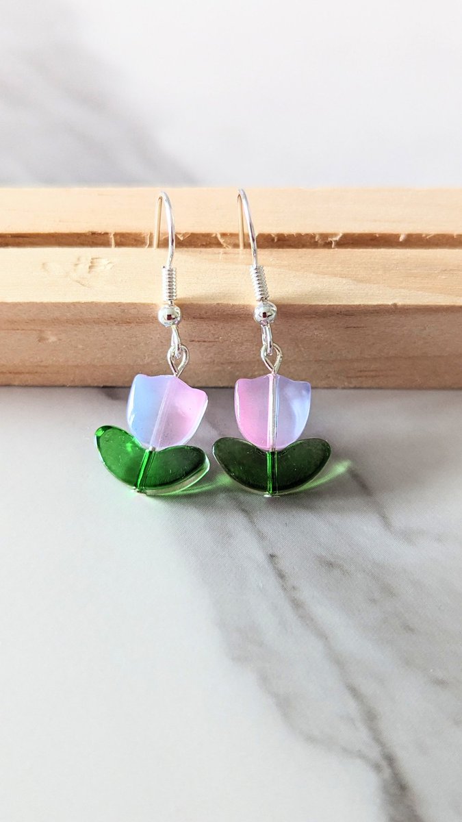 SO, SO excited to show these off! Little Tulip earrings! 

Only one pair at the moment to see how they do!! 

I love these and I am so proud of these and I hope you do too!

#spring #springflowers #tulips #pinktulips #purpletulips

etsy.com/uk/listing/171…