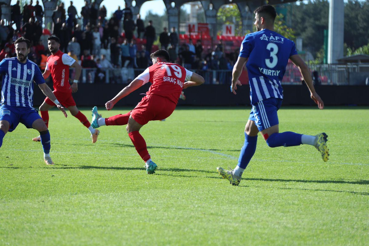 Trendyol 1. Lig'in 33. hafta maçında Ümraniyespor, sahasında Erzurumspor FK'yı 2-0 mağlup etti. ⚽️ 55' Emre Demir ⚽️ 89' Siraçhan Nas