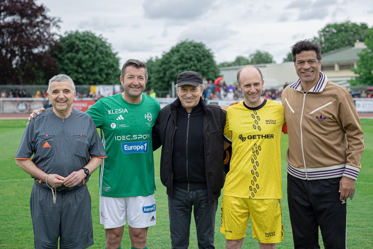 ⭐️ Match de la fraternité ce dimanche à @villepoissy ⚽️ Victoire (4-1) du @VarietesCF face à l'Équipe de France des Prêtres avec des buts de @KARLOLIVE, @mendy_bernard (x2) et M.Kebe 💸 2100€ pour @holygames2024 📸 Photos : bit.ly/3JK6HTg