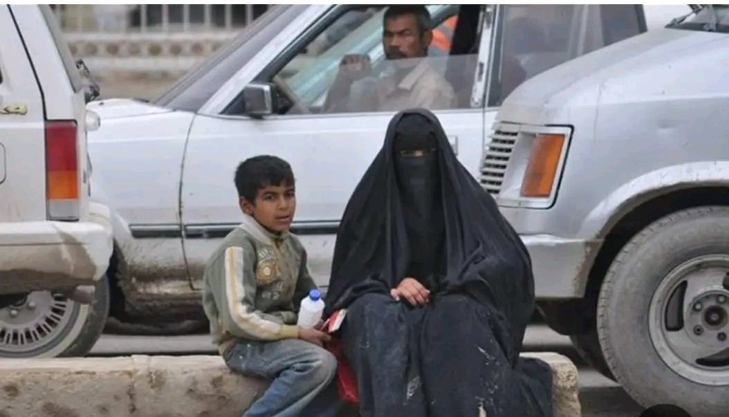 Ahmed Faraj (@ahmedfa48131975) on Twitter photo في بلد غابت فيه العدالة الالاف يجنون الثروات من ازدواج الرواتب والالاف يتسولون ويباتون مفترشي الارض بلا مأوى.
الصورة تحكي الأمها و مأساتها من أرض الإيمان والحكمة في بلد غابت فيه العدالة الالاف يجنون الثروات من ازدواج الرواتب والالاف يتسولون ويباتون مفترشي الارض بلا مأوى.
الصورة تحكي الأمها و مأساتها من أرض الإيمان والحكمة