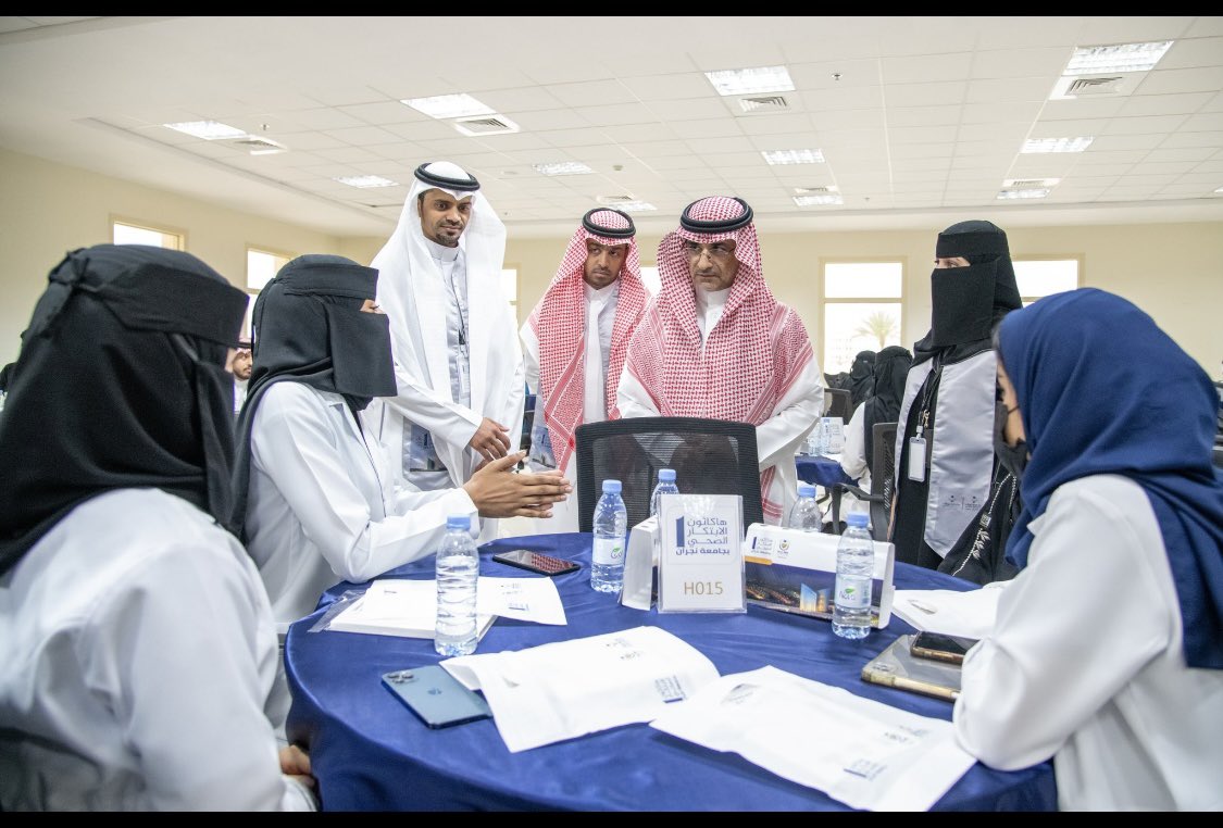 #هاكاثون_الابتكار_الصحي_الأول بجامعة نجران بمشاركة طلاب وطالبات مبدعين يضيئون بحماسهم الحدث ليجسّدوا لفتة لامِعة .. وقد تخلل الهاكاثون عرضٌ للمشاريع ونقاشات لأفكار بحثية وابتكارات علمية متميزه .. 
<a href="/Najran_Univers/">جامعة نجران</a> <a href="/_HCNU/">النادي الصحي بجامعة نجران</a>