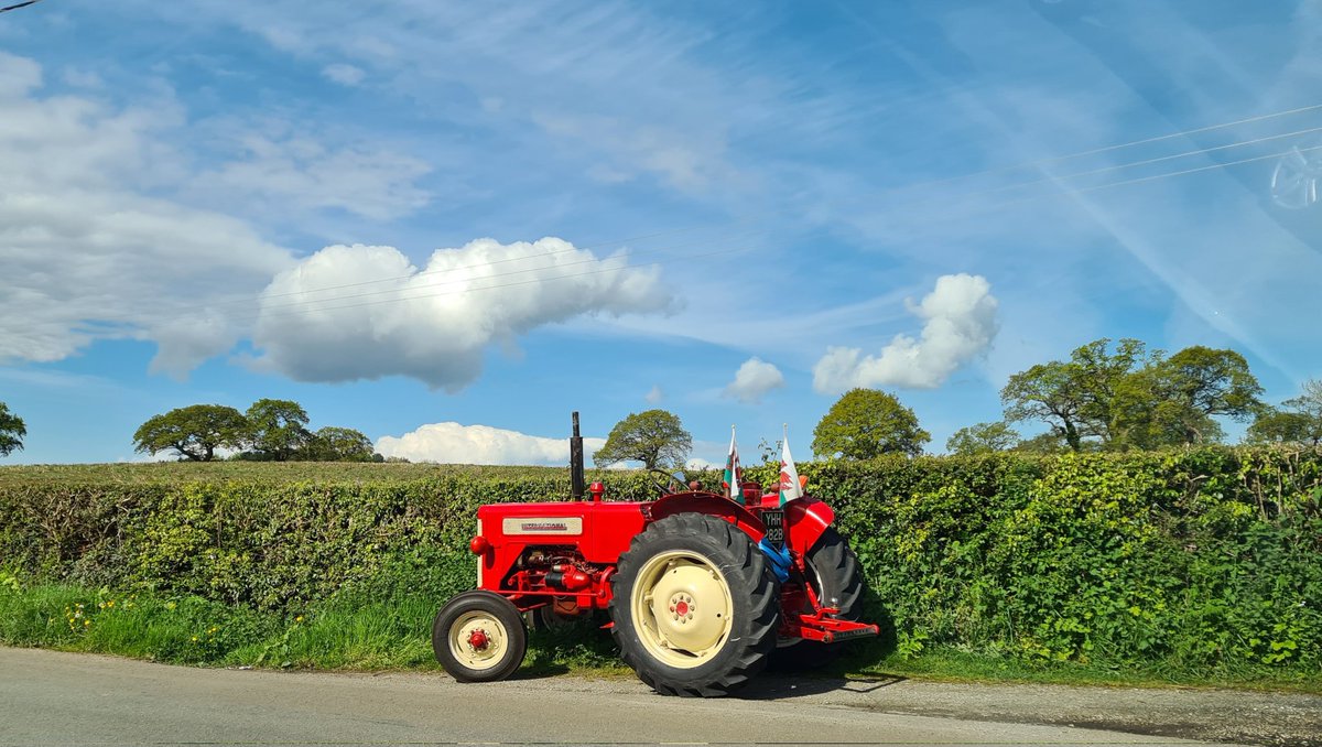 It's been a beautiful day in Flintshire. My grandpa even took his tractor out 🚜