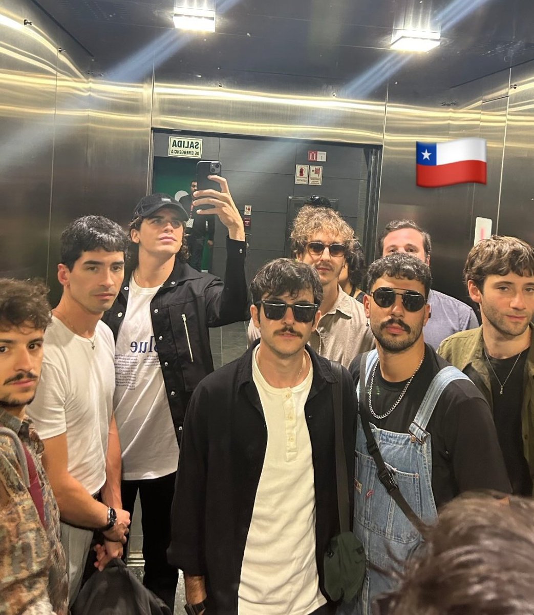 le pican al elevador y encuentran este cuadro... 
¿Entran o no?
