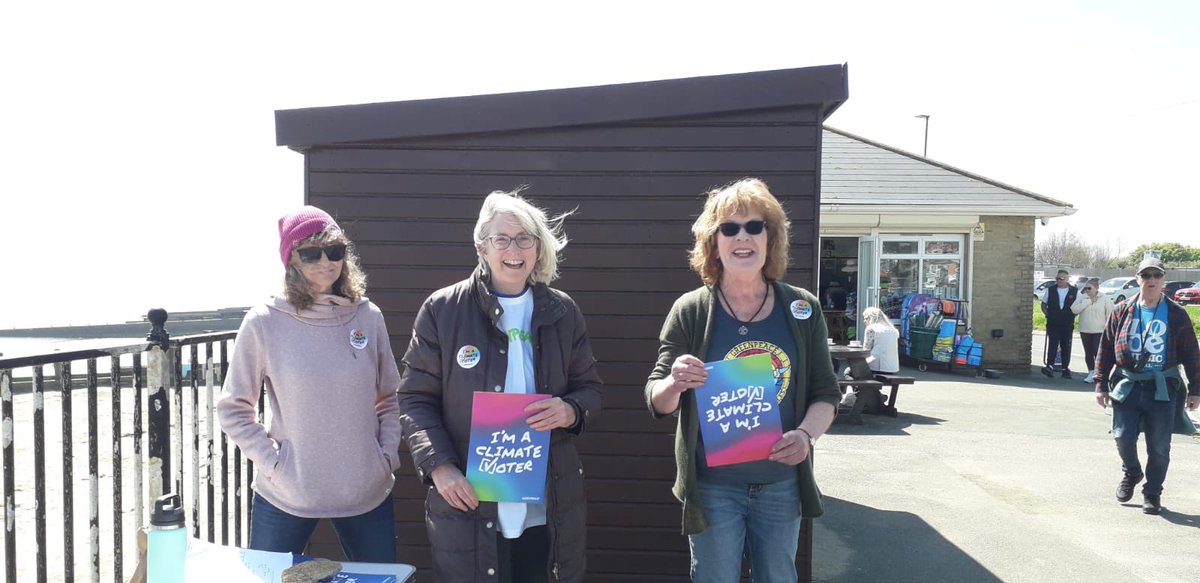 Amazing to see! New Greenpeace group in Isle of Wight is smashing it out the park with their first outing for Project Climate Vote! They had many good conversations and lots of sign ups. If you live on the Island, then please reach out and get involved!

act.gp/climatevoters